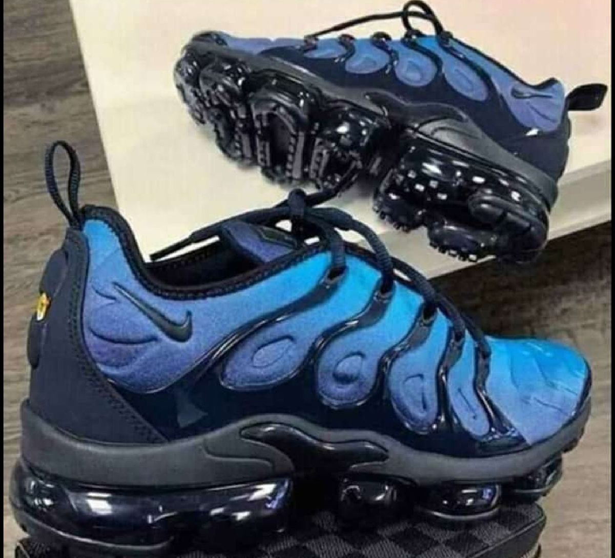 nike vapormax plus azul e branco