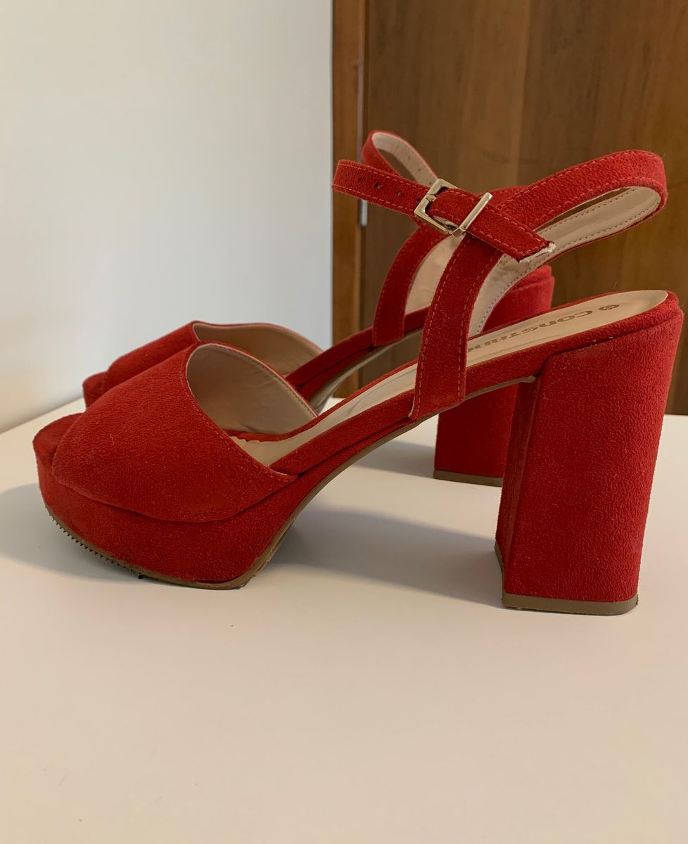 sandalia vermelha constance