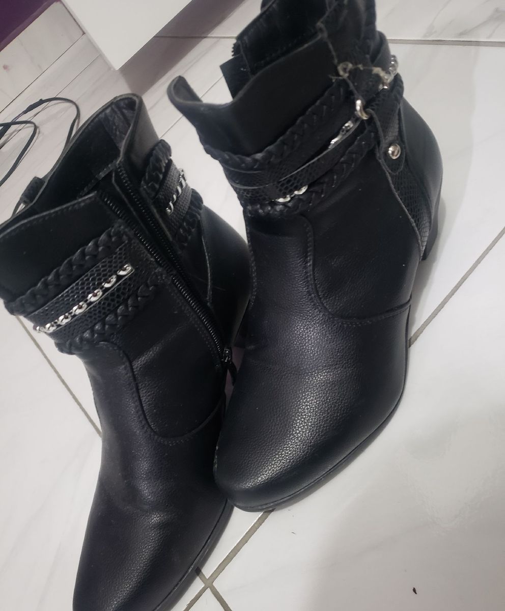 bota saltinho cano baixo
