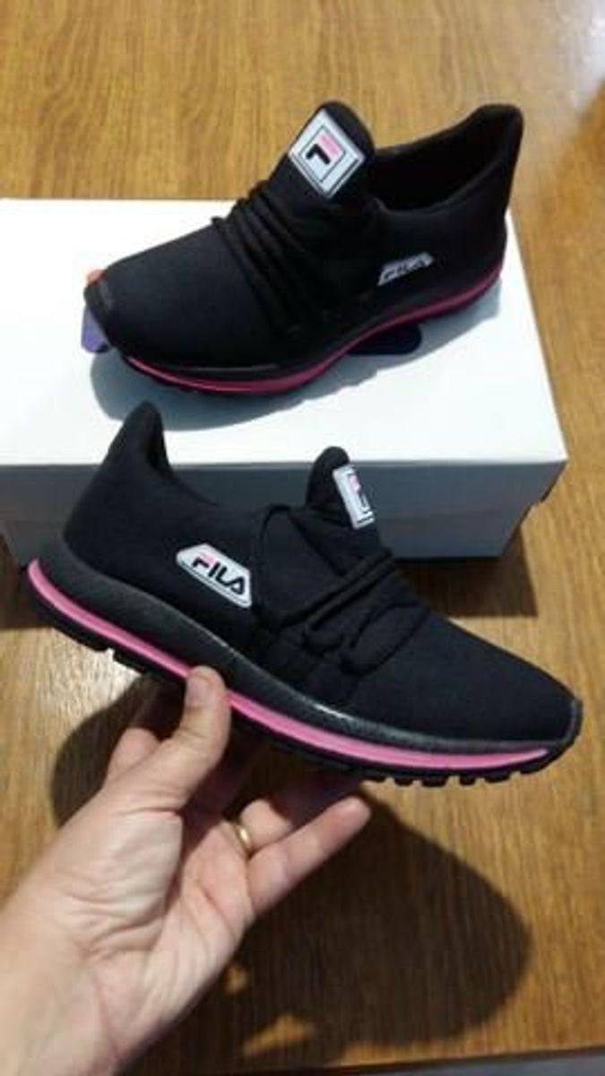 tenis da fila preto e rosa