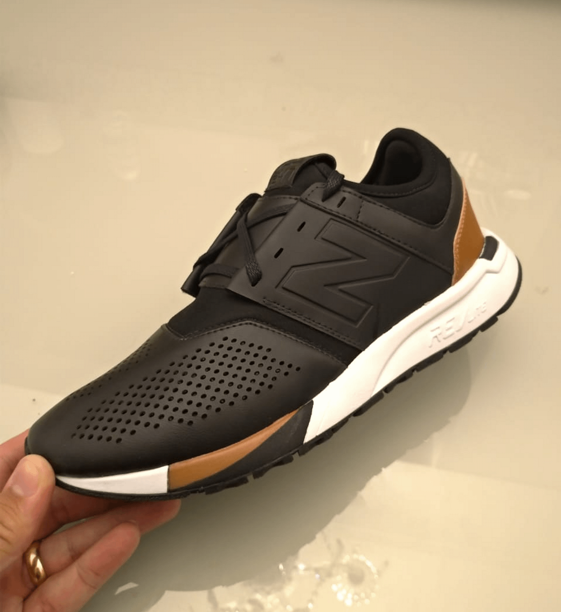 tenis nb 247 luxe