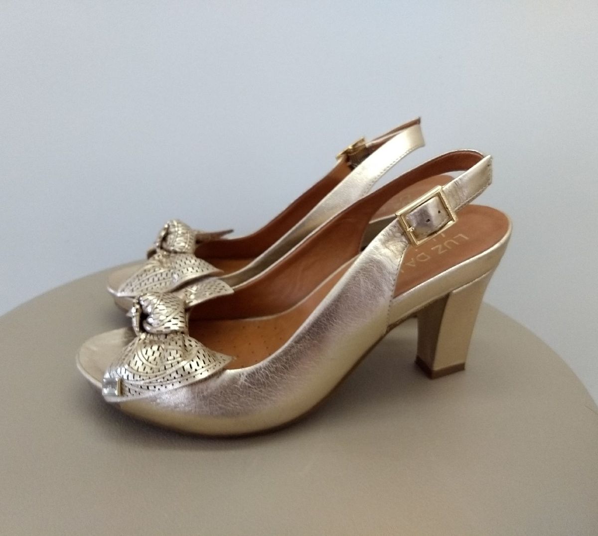 sandalia dourada luz da lua