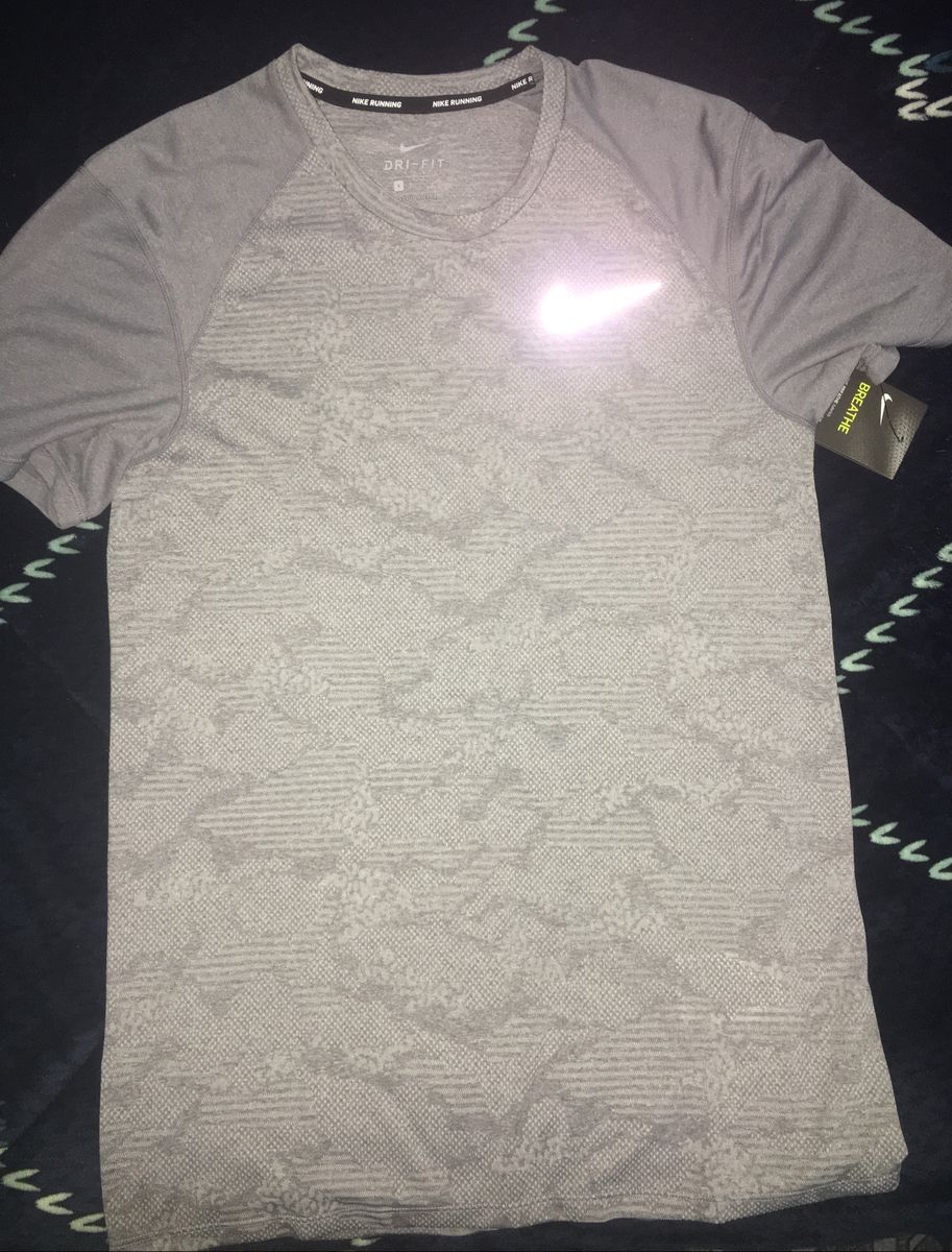 blusa da nike refletiva