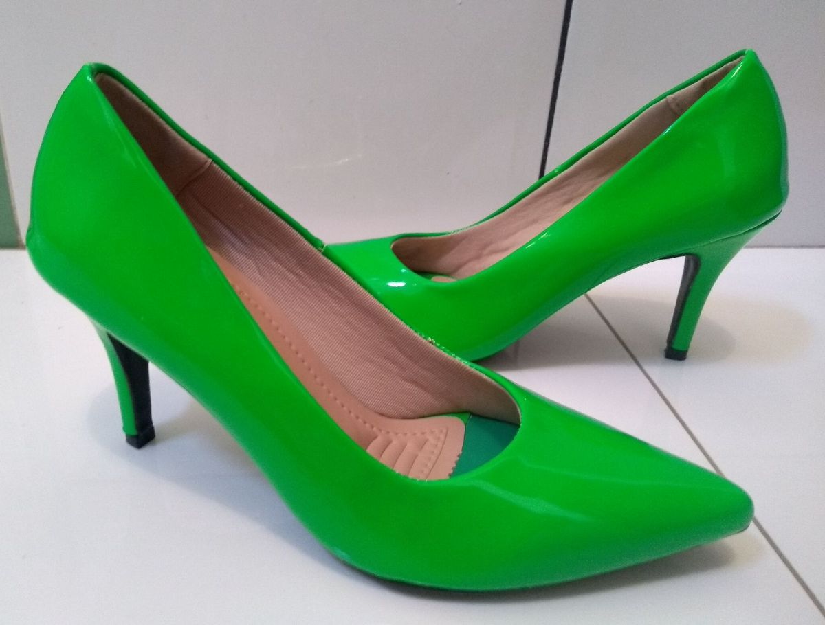 scarpin verde neon