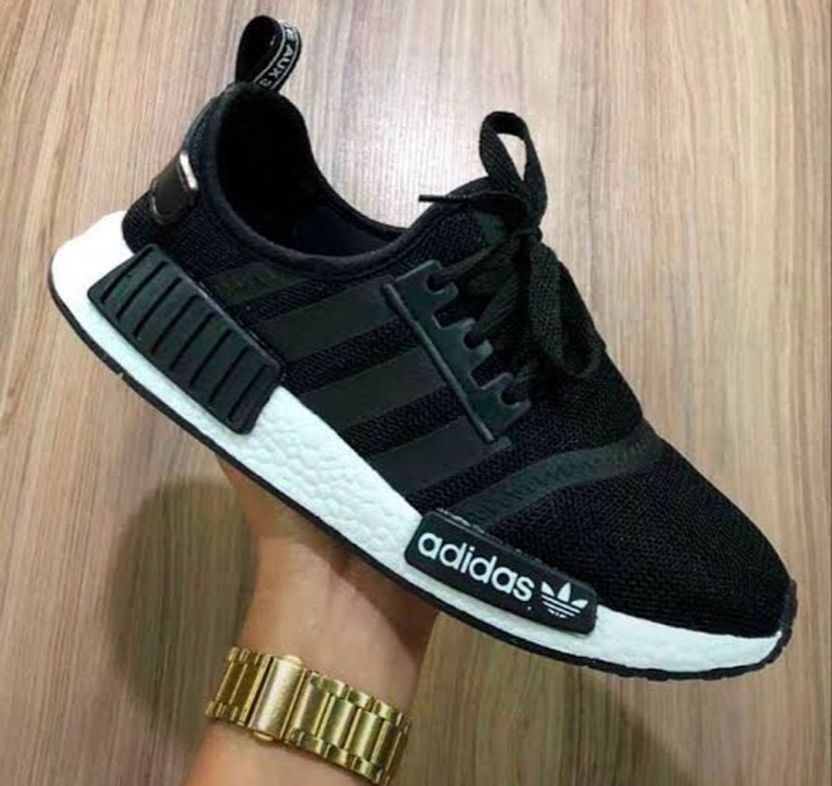 tenis nmd preto e branco