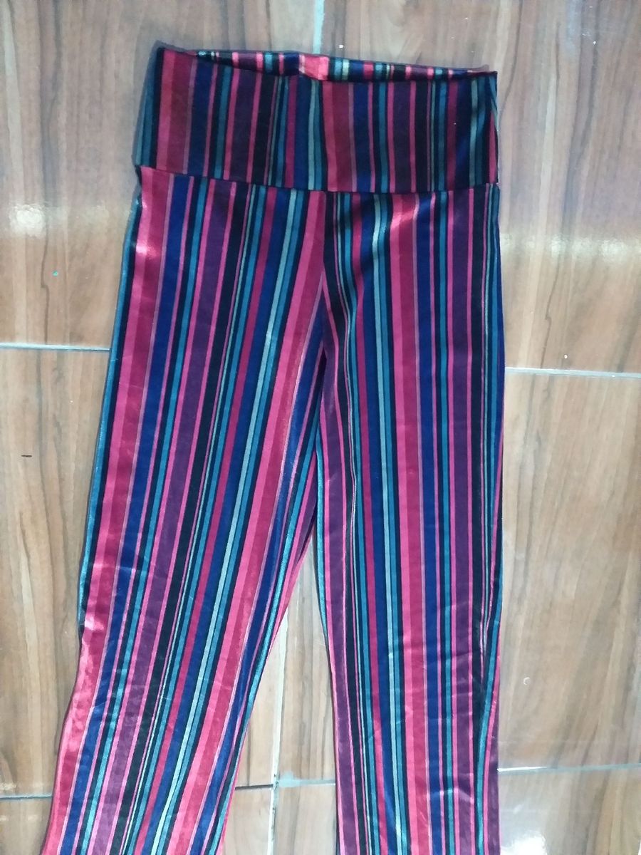 calça boca de sino listrada