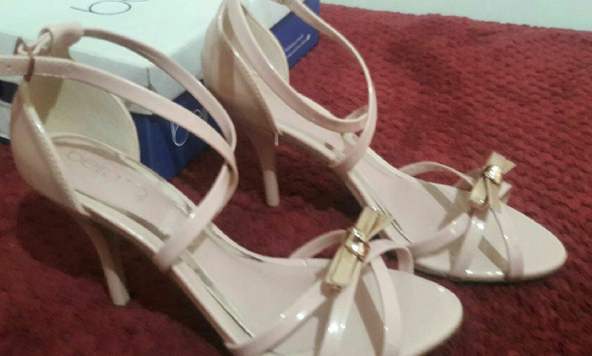 sandalia beira rio conforto salto fino