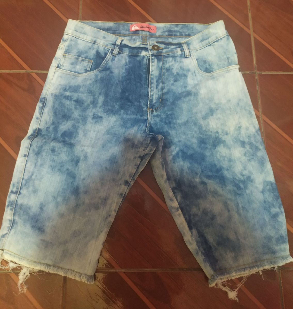 bermuda jeans manchada