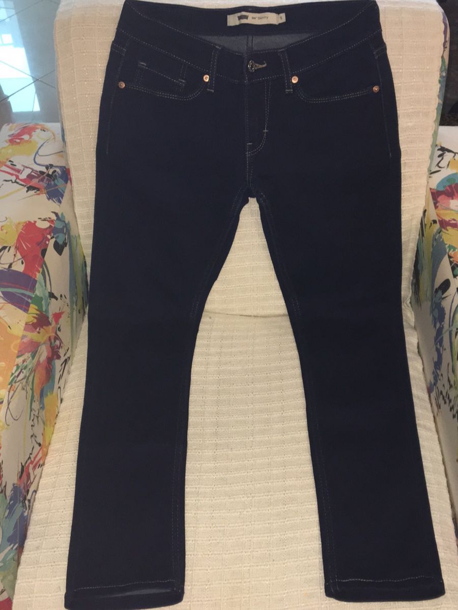 calça jeans escura feminina levis