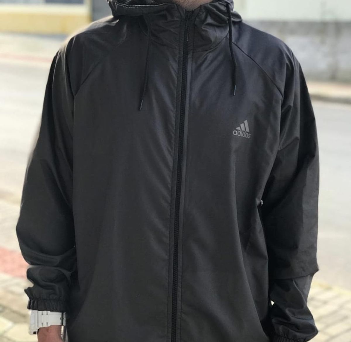 jaqueta impermeavel adidas masculina