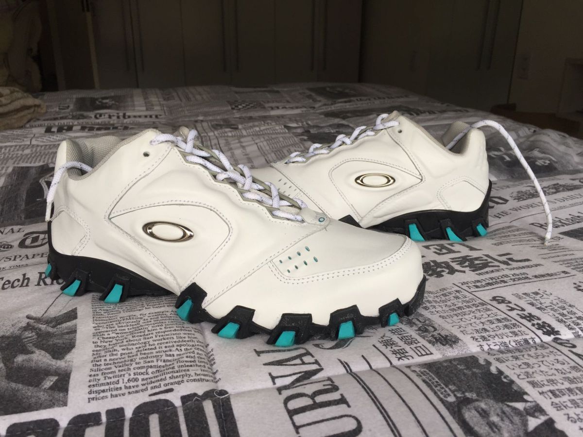 oakley echo preto e branco