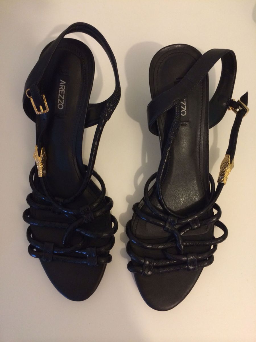 sandalia arezzo cobra