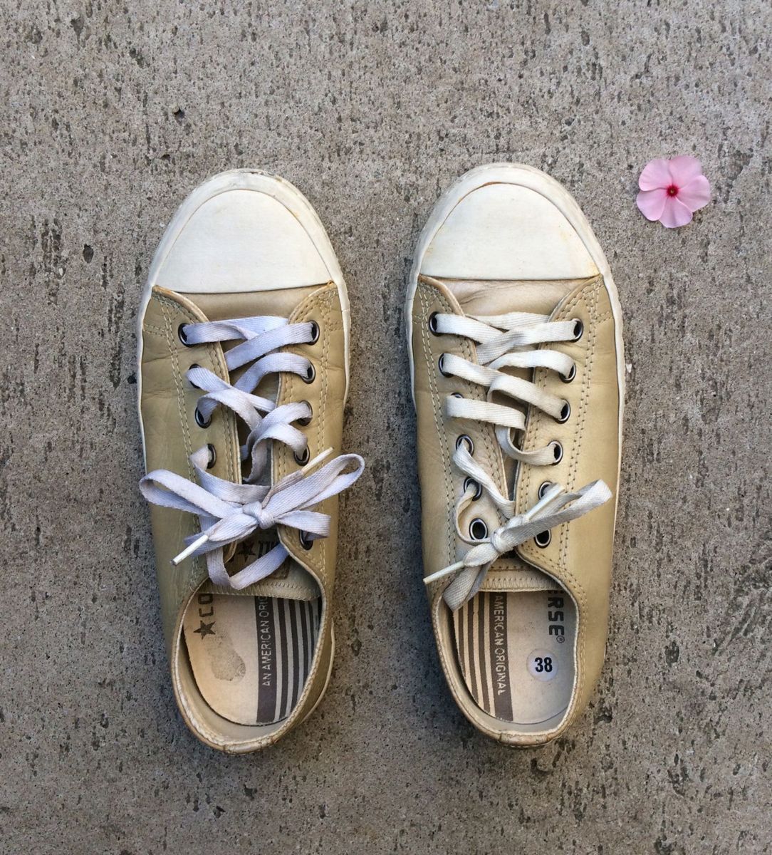 tenis all star couro dourado