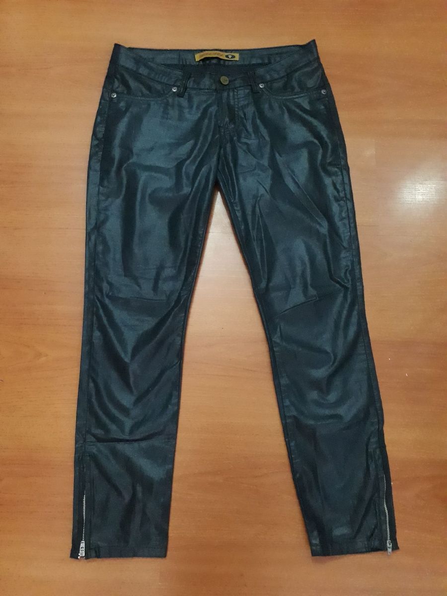 calça jeans brilhosa