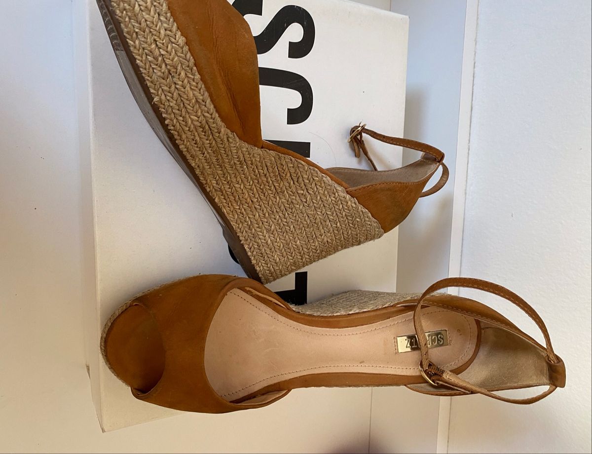 sandália anabela trançada palha schutz