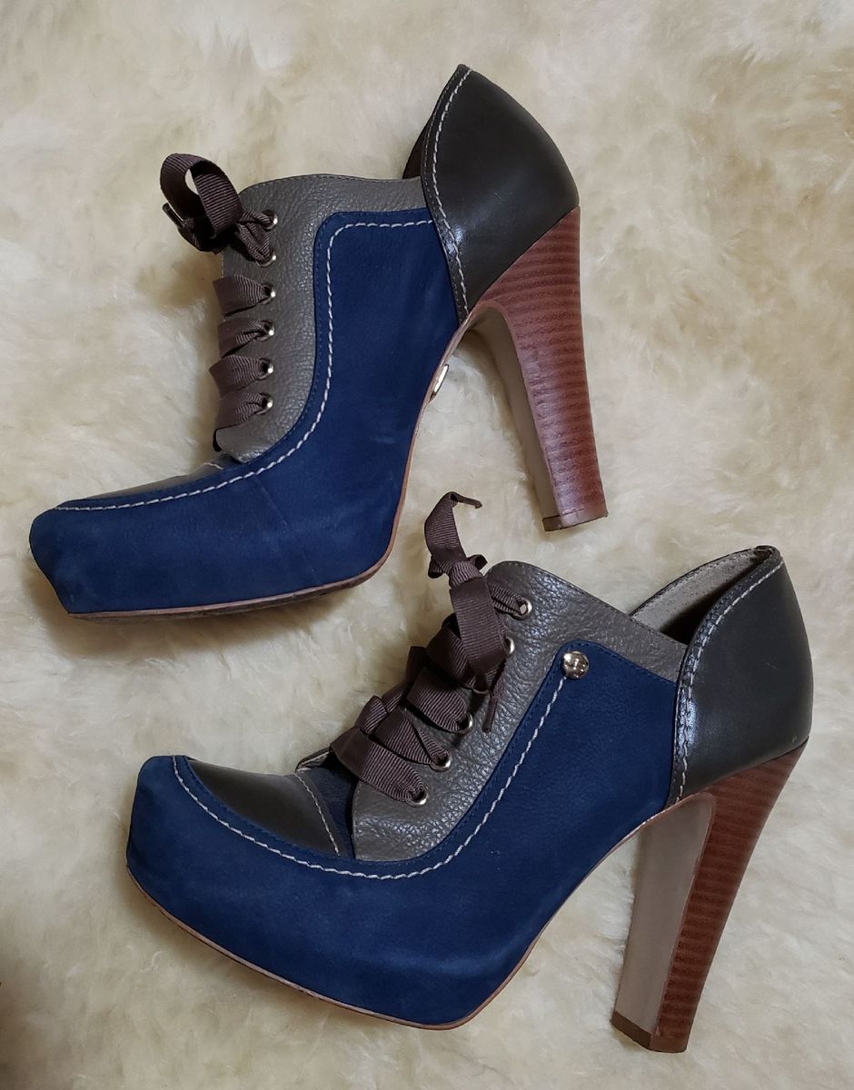 scarpin com cadarço