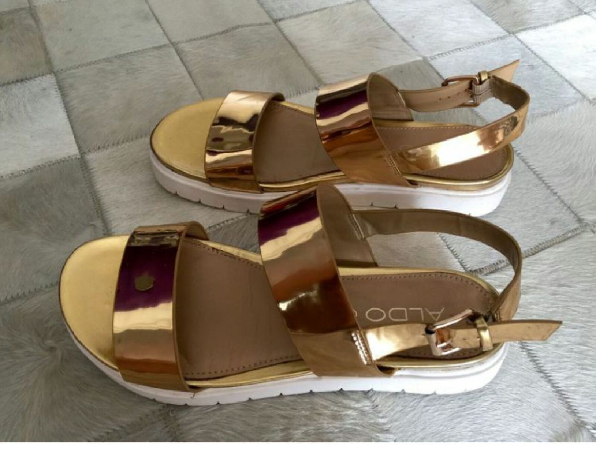 sandalias douradas aldo