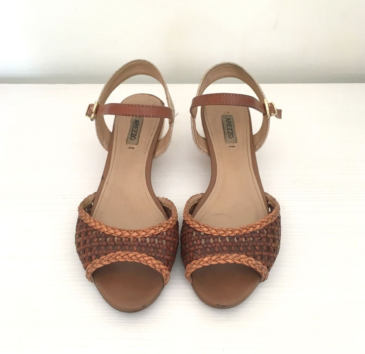 sandalia arezzo trançada