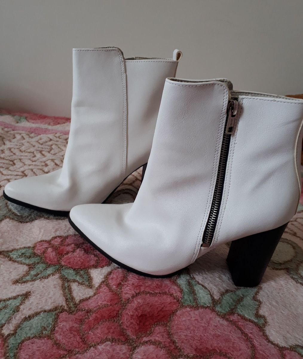 bota cano curto branca via marte