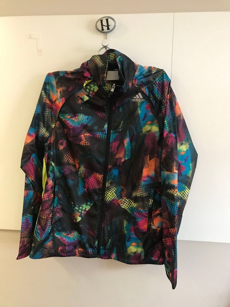 casaco colorido adidas