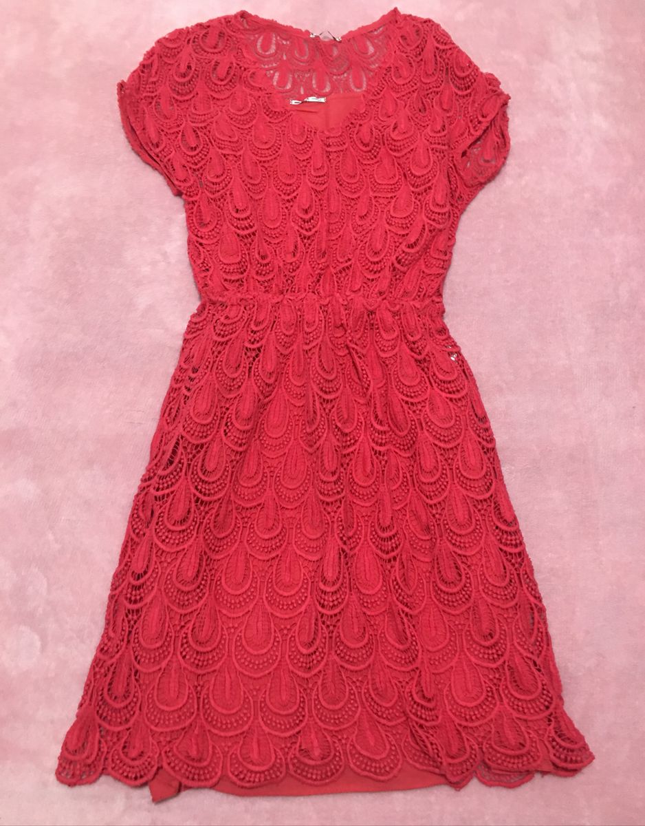 vestido vermelho queimado