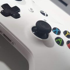 Console Microsoft Xbox One S 1TB com 2 Controles sem Fio - CGN