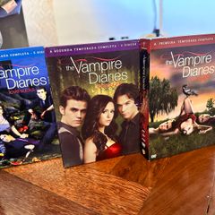 Diários De Um Vampiro, todas as temporadas box capa dura + mídias prensadas