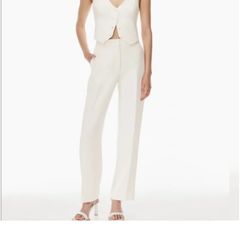 Aritzia, Comprar Moda Feminina