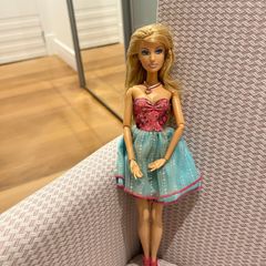 Barbie Fashion & Beauty Boneca e banheira Banho de Confete