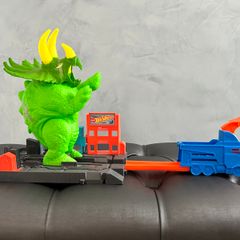 Pista Hot Wheels Ataque Triceratops