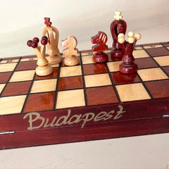 Antiga caixa/tabuleiro de xadrez, confeccionado em made