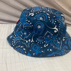 C&A chapéu juvenil bucket hat com bordado preto 