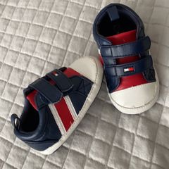 tenis tommy bebe