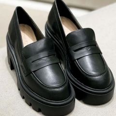 Mocassim Preto Feminino da Moda Coerente Tratorada