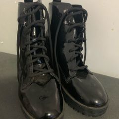 Bota envernizada hot sale masculina