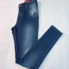 calça jeans mom cintura super alta azul escuro