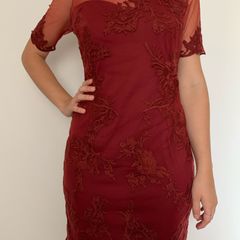 vestido de formatura bordo