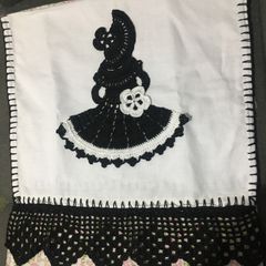 Oblee Marketplace  Boneca de Pano Negra Laila Com Troca de Roupa