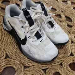 Nike metcon 2 black and white outlet