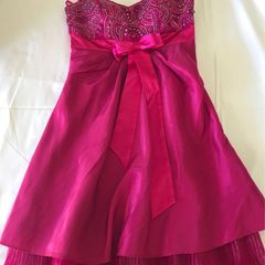 vestido rosa choque curto