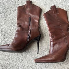 Botas Femininas - Novas e Usadas em Promoção