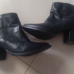 bota cano curto galinha morta