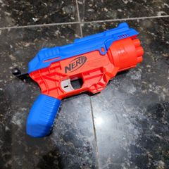 nerf, arma de brinquedo focado no público infantil (não machuca