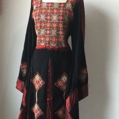 Vestido com capa princesa medieval vermelho e dourado - Princesa