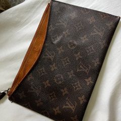 Bolsa Louis Vuitton Pochette Monograma, Clutch Feminina Louis Vuitton  Usado 78743851, enjoei em 2023