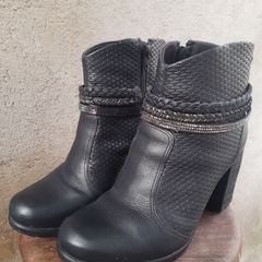 bota dakota anitta