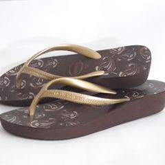 sandalia havaiana com salto anabela