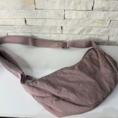 bolsa meia lua rosa