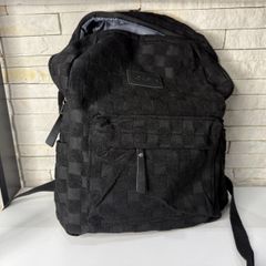 mochila preta acabamento em relevo