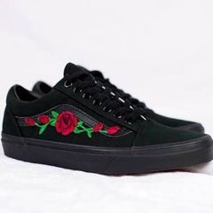 tenis vans flor vermelha